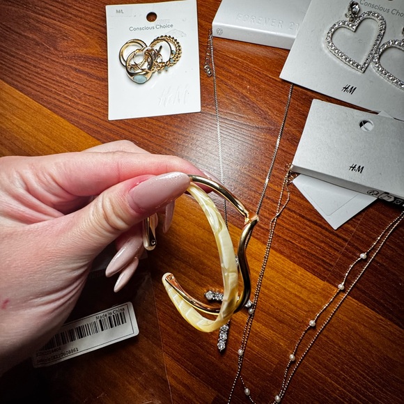 Miscellaneous Jewelry Bundle - Picture 6 of 11